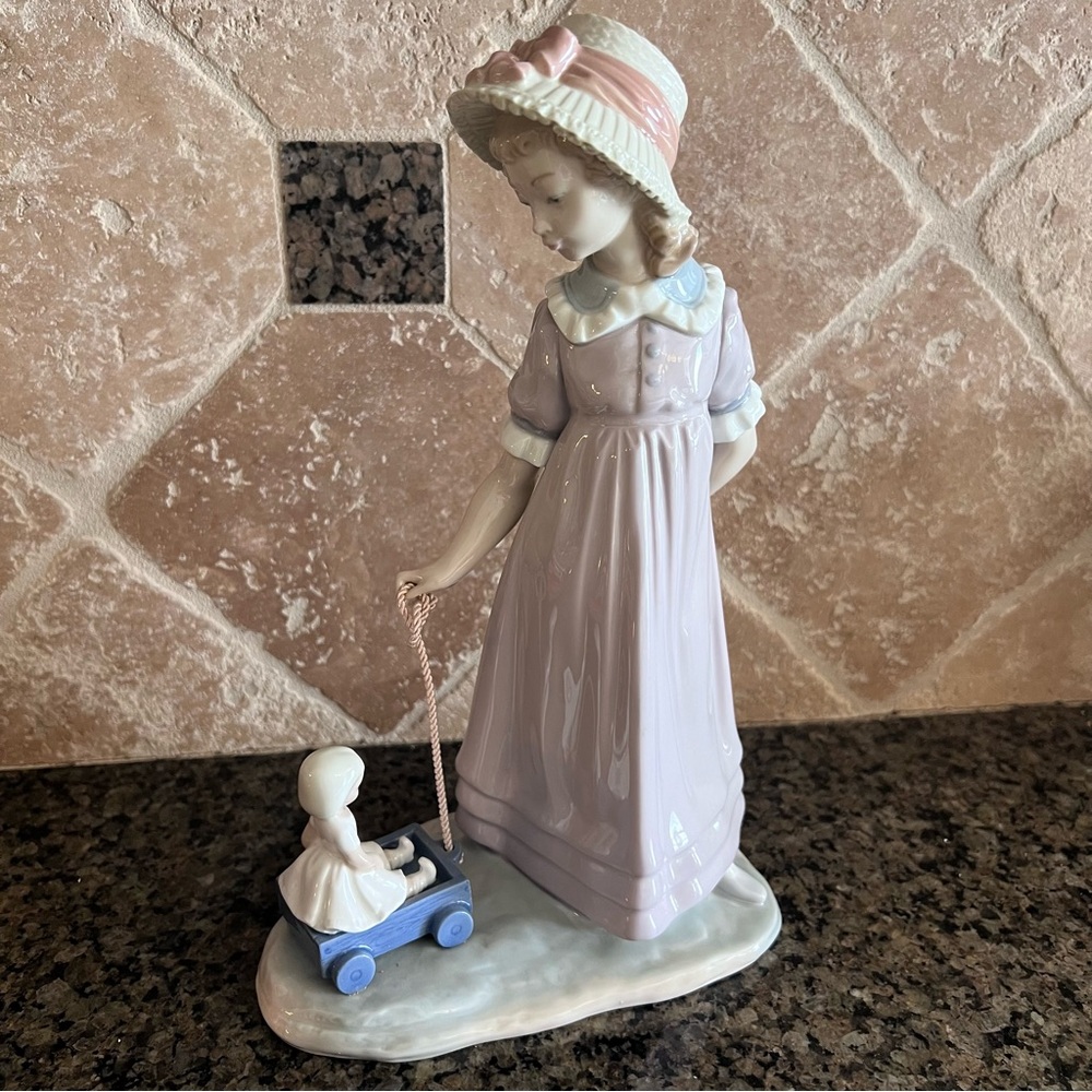 Lladró Porcelain Figurine Girl with Toy Wagon #5044 Retired - Mint No Box